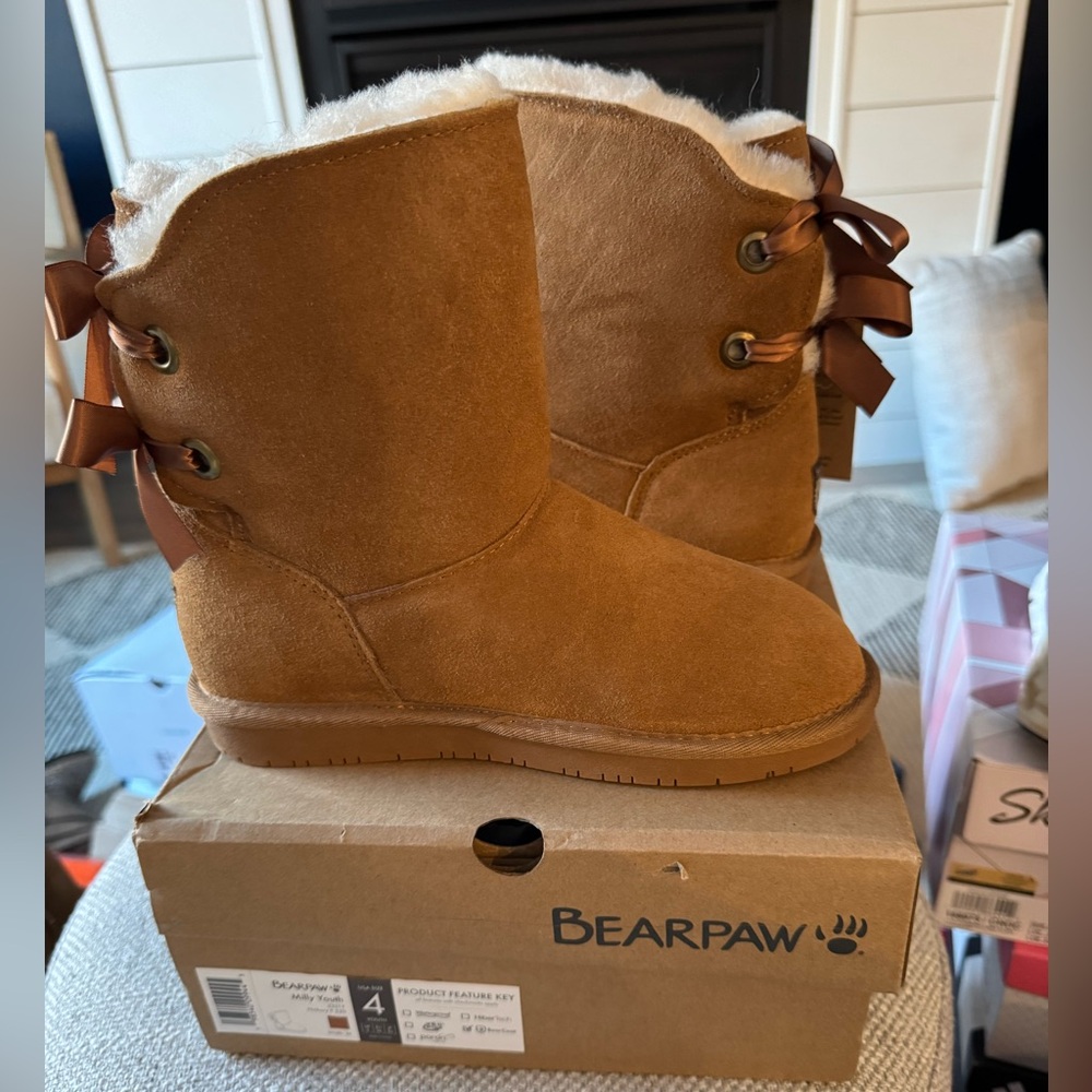 Bearpaw Milly Boot - Youth Size 4 New - Picture 6 of 7